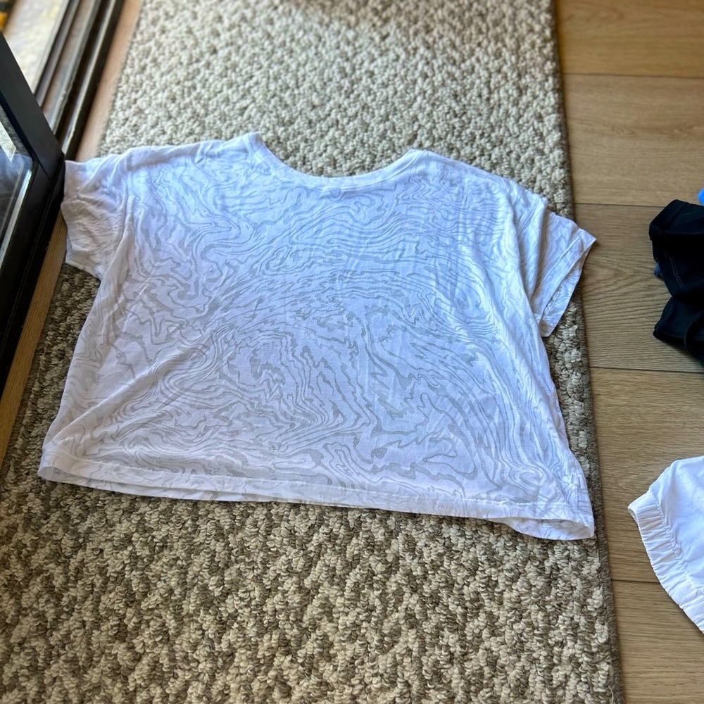 Lululemon Athletica White Short Sleeve Tee